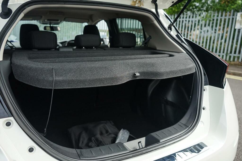 Nissan Leaf 110Kw N-connecta 39Kwh BG24YWY White #6