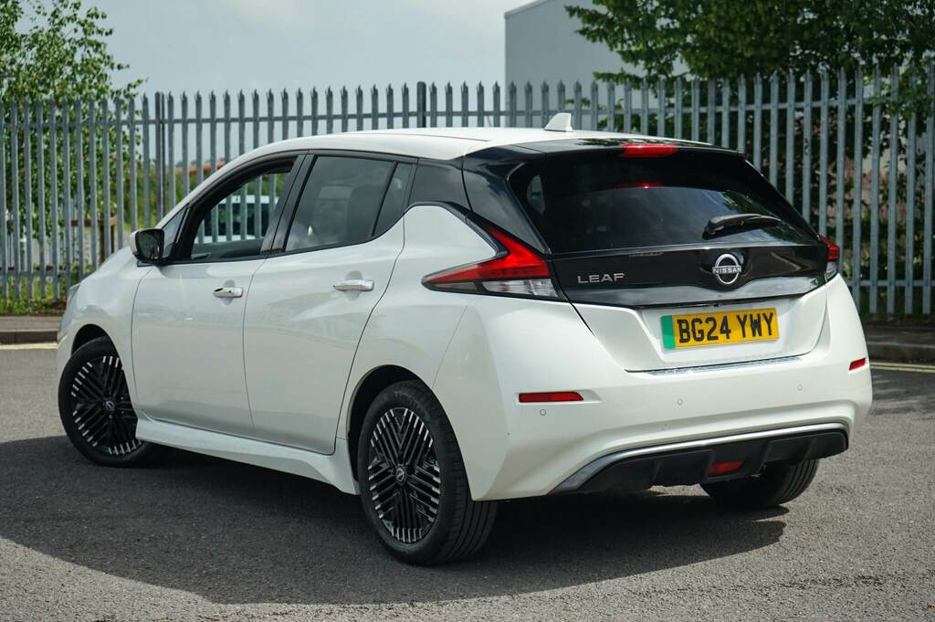 Nissan Leaf 110Kw N-connecta 39Kwh BG24YWY White #3