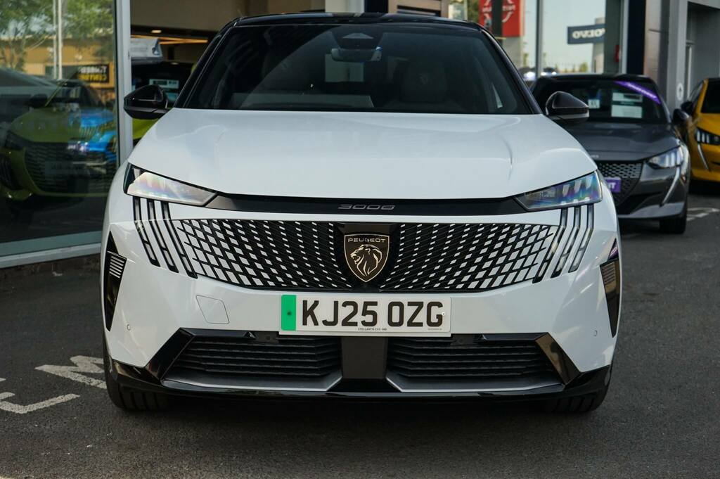 Peugeot 3008 73Kwh 210 1-Speed KJ25OZG White #3