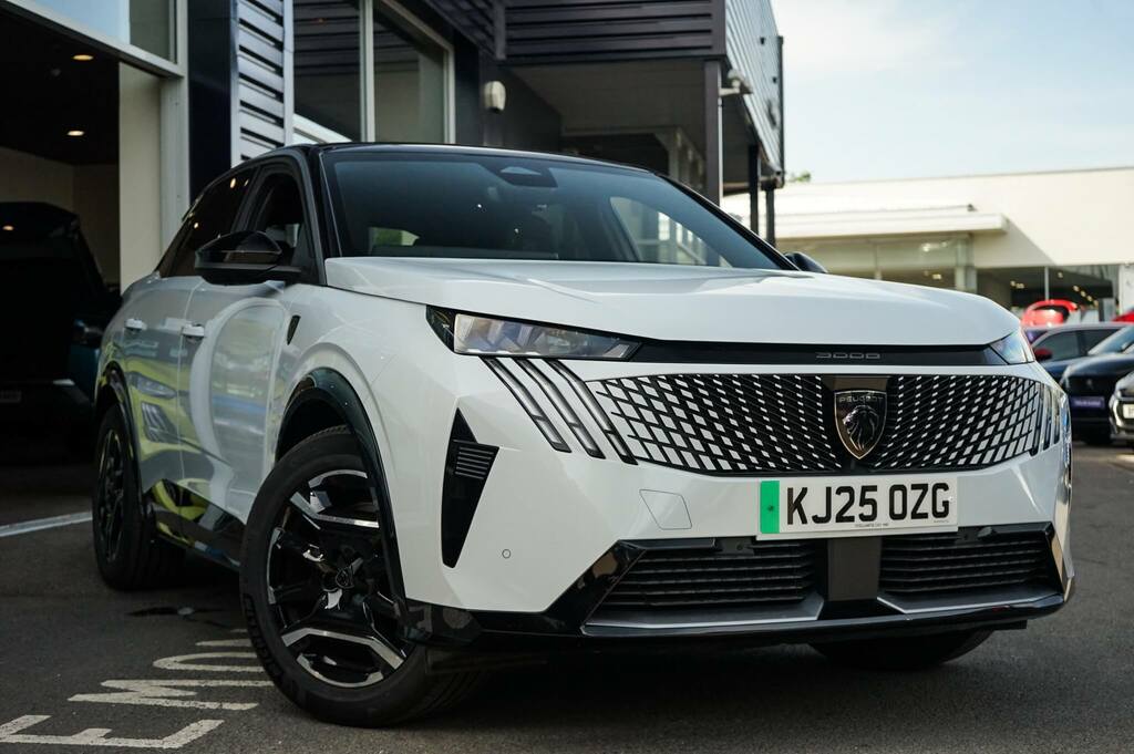 Peugeot 3008 73Kwh 210 1-Speed White
