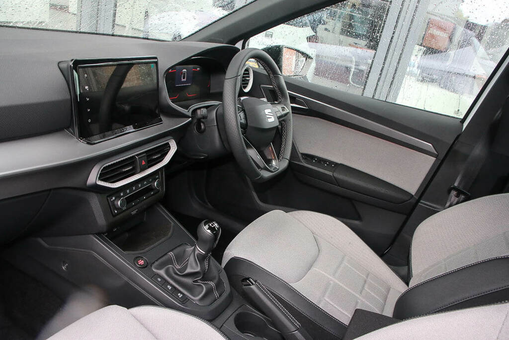 Seat Arona 1.0 Tsi 115 Fr First Edition BD26OGG Grey #2