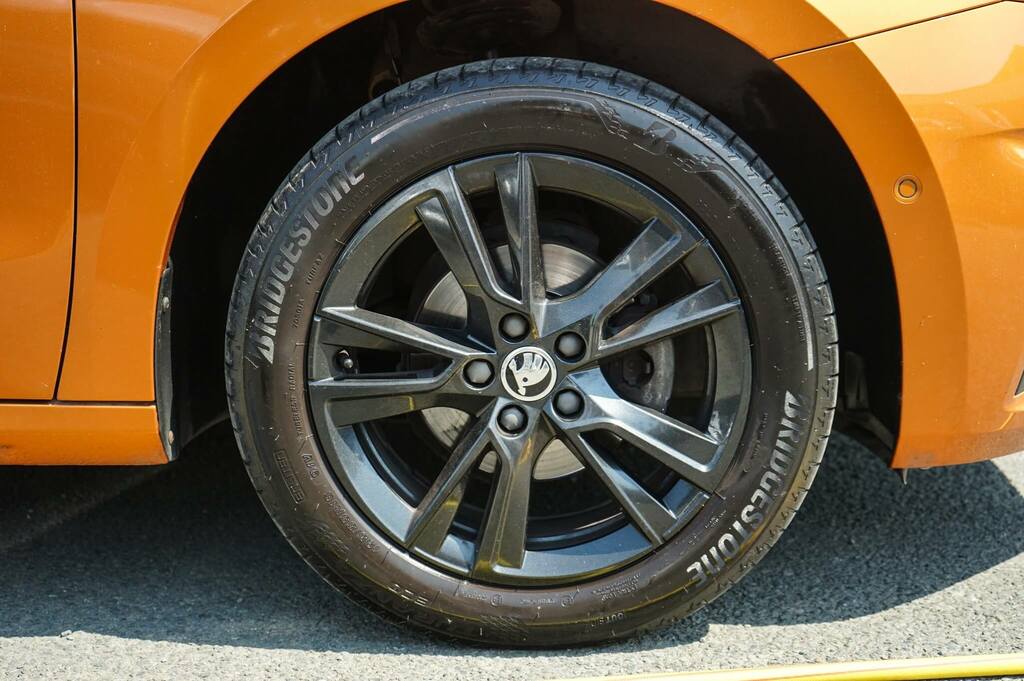 Skoda Fabia 1.0 Tsi Colour Edition BV71UWX Orange #5