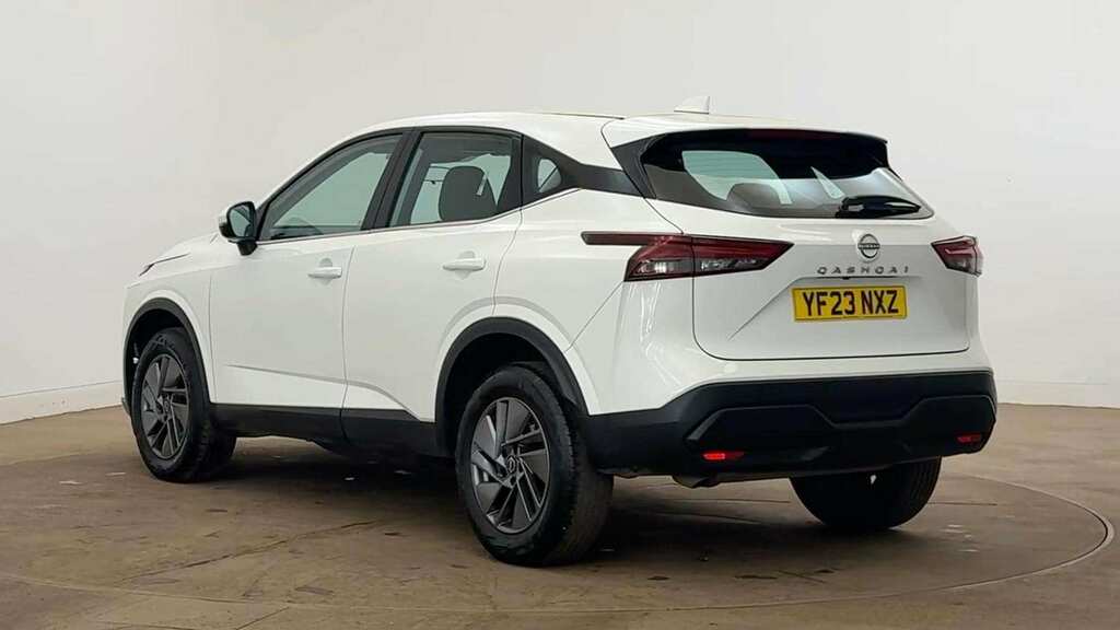 Nissan Qashqai 1.3 Dig-t Mh Acenta Premium YF23NXZ White #5