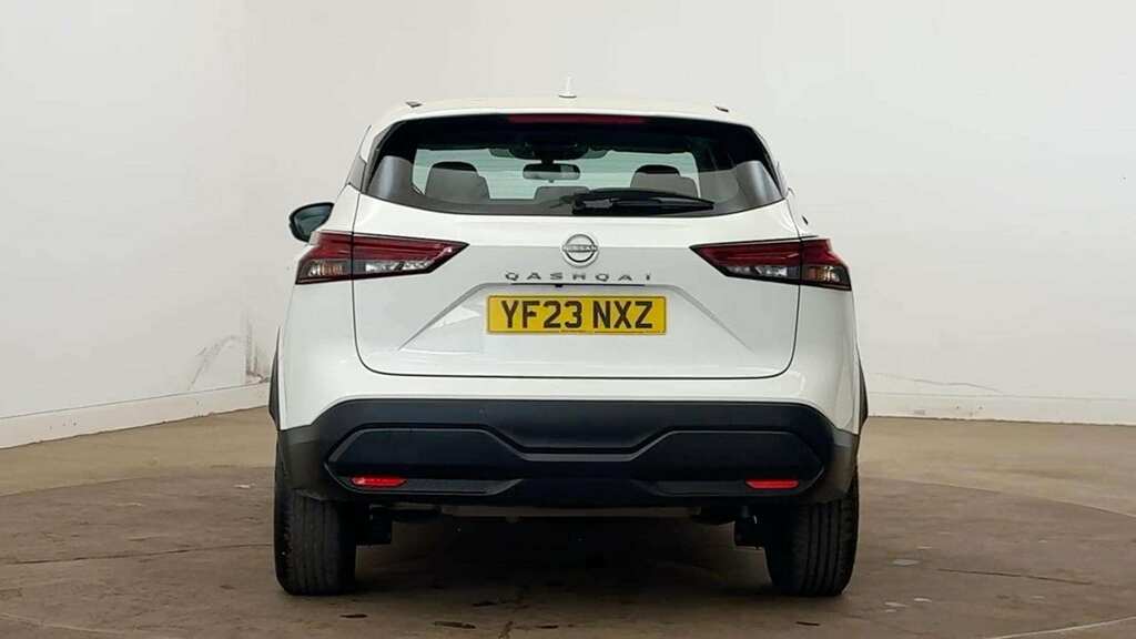 Nissan Qashqai 1.3 Dig-t Mh Acenta Premium YF23NXZ White #2