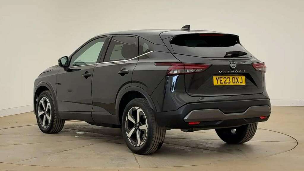 Nissan Qashqai 1.3 Dig-t Mh 158 N-connecta Xtronic YE23OXJ Black #2