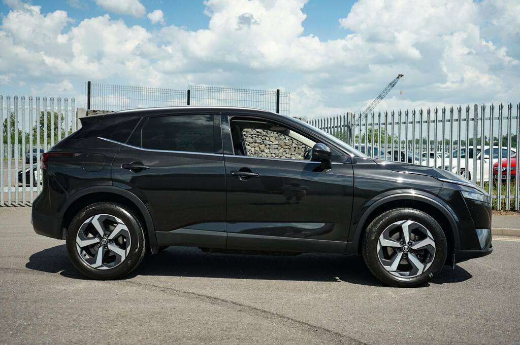 Nissan Qashqai 1.3 Dig-t Mh 158 N-connecta Xtronic DV22WYA Black #4