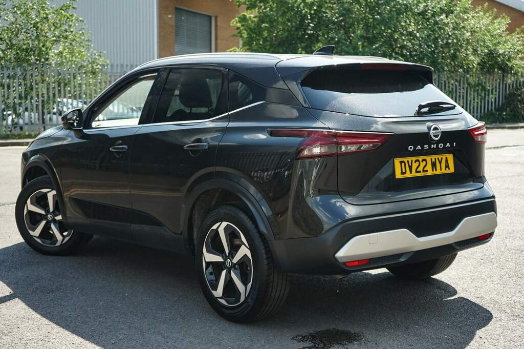 Nissan Qashqai 1.3 Dig-t Mh 158 N-connecta Xtronic DV22WYA Black #3