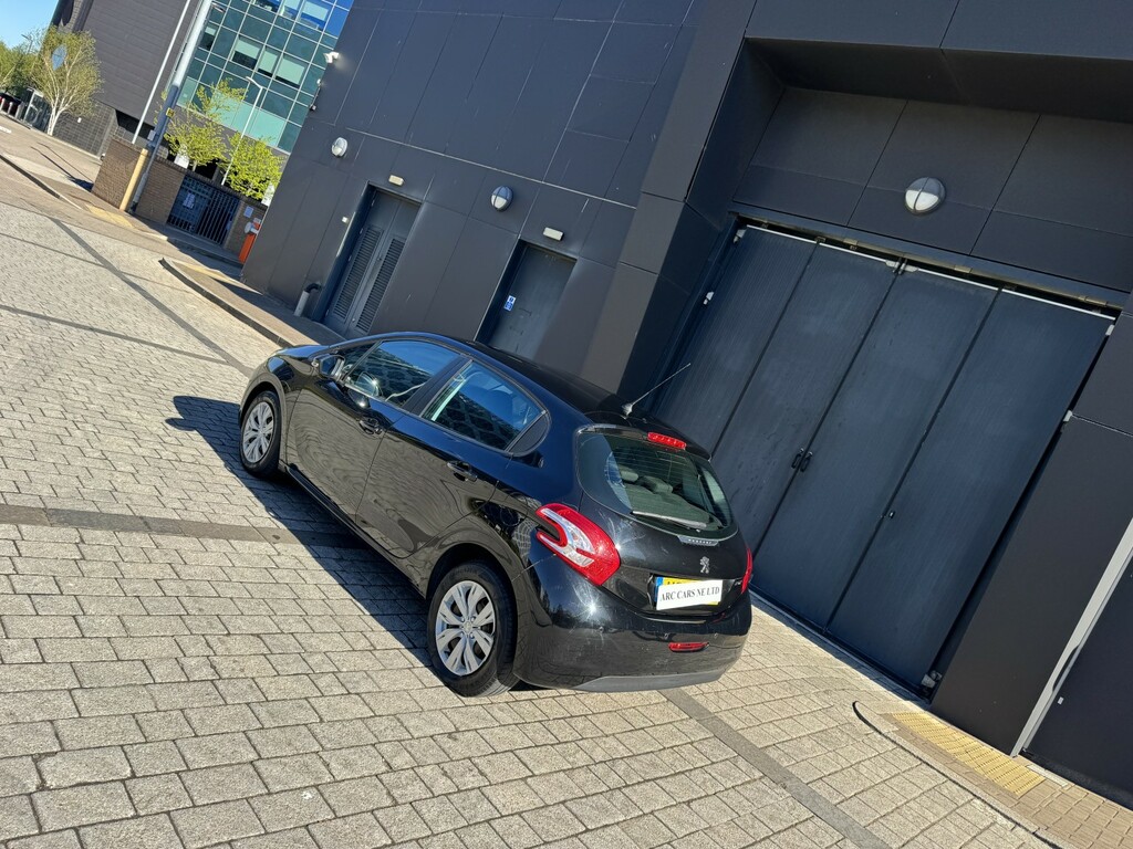 Peugeot 208 1.2 Vti Access 2013 Black #5