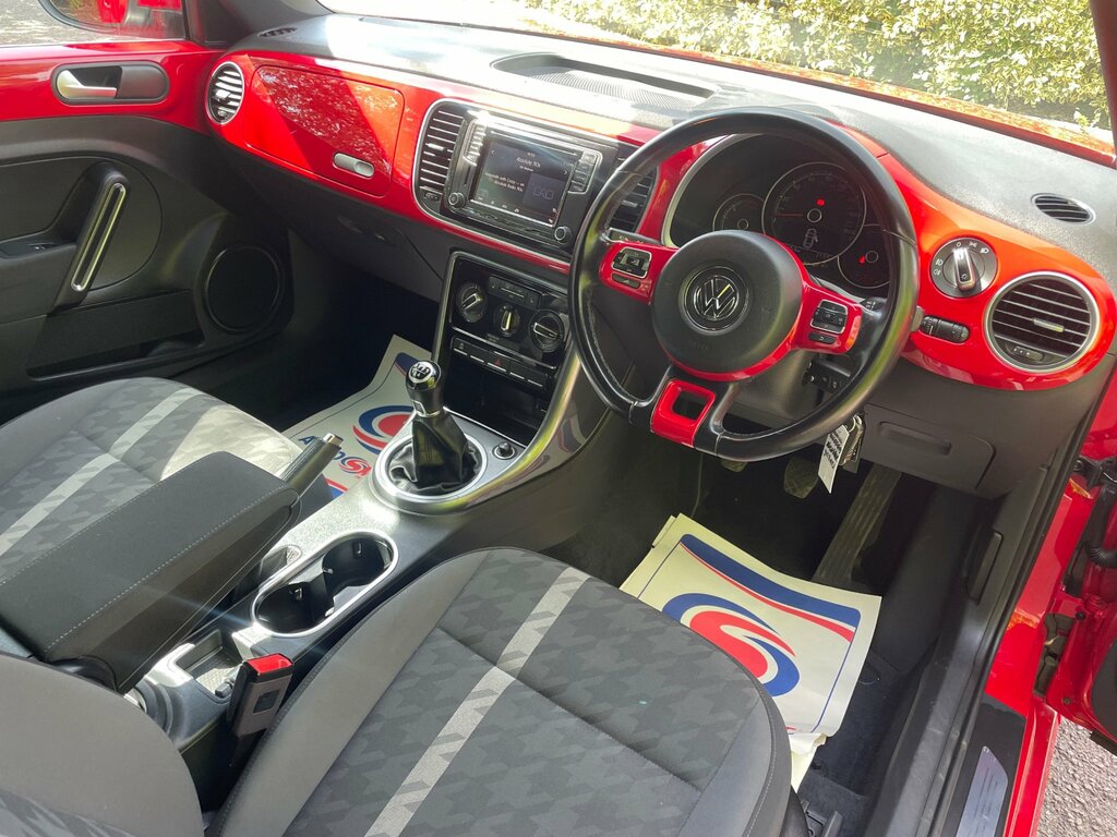 Volkswagen Beetle 2.0 Tdi Design Cabriolet Euro 6 YV18ATU Red #2