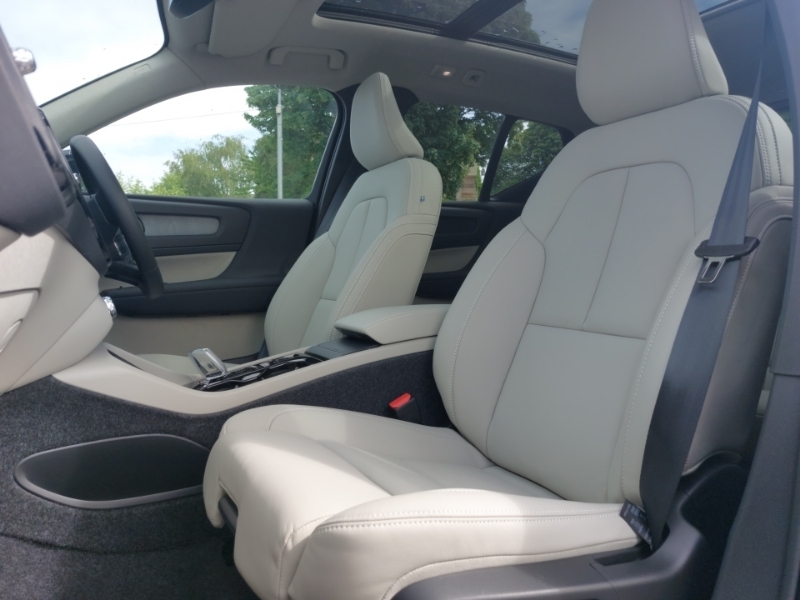 Volvo XC40 2.0 B4p Ultra Dark SY75MTX Black #5
