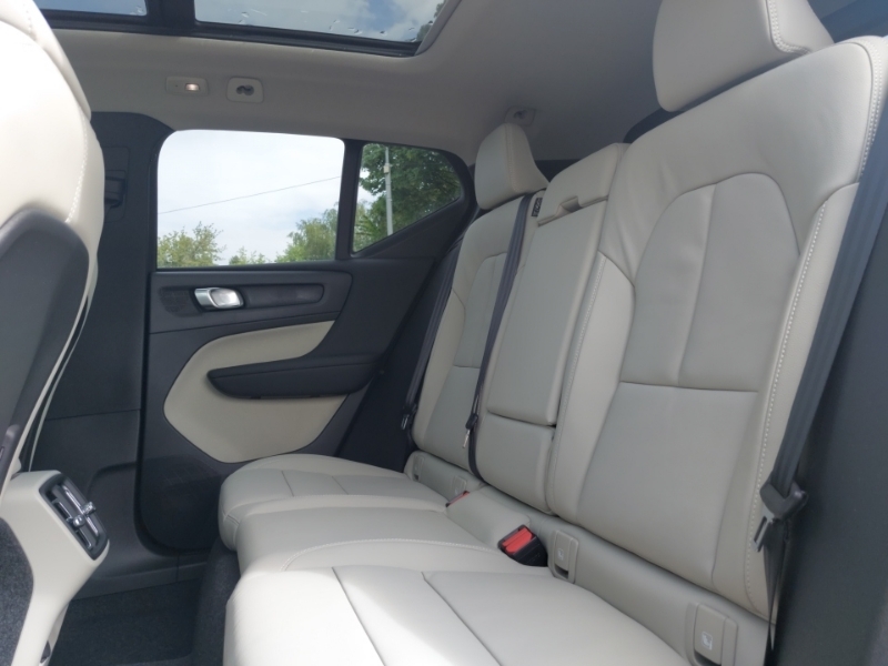 Volvo XC40 2.0 B4p Ultra Dark SY75MTX Black #6