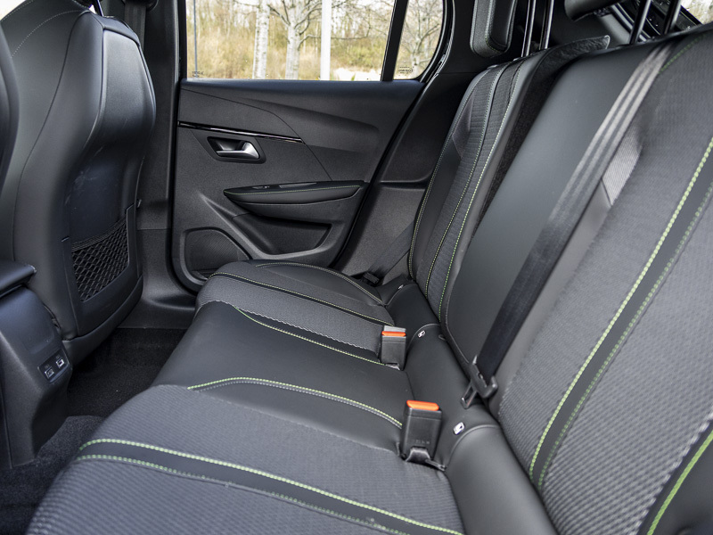 Peugeot 208 1.2 Hybrid 110 Gt E-dsc6 SD26JWE Black #6