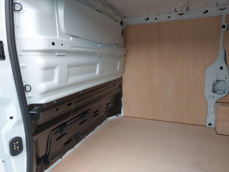 Renault Trafic Sl30 Blue Dci 150 Extra Safety Van White #6