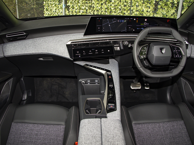 Peugeot 3008 157Kw Allure 73Kwh SD26XET Black #5