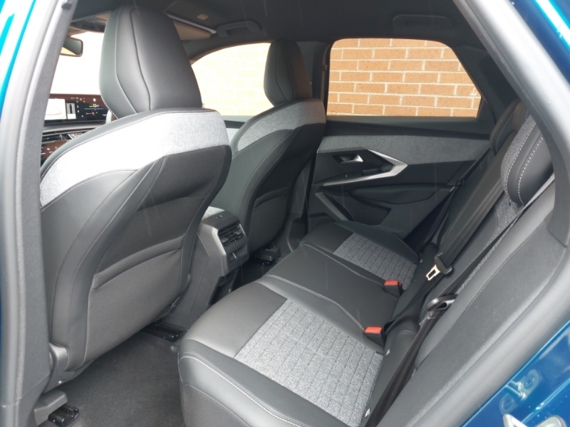Peugeot 3008 157Kw Allure 73Kwh Blue #6