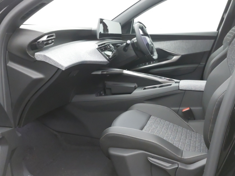 Peugeot 3008 157Kw Allure 73Kwh Black #5