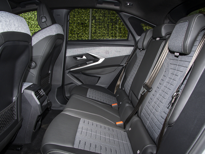 Peugeot 3008 157Kw Gt 73Kwh Grey #6