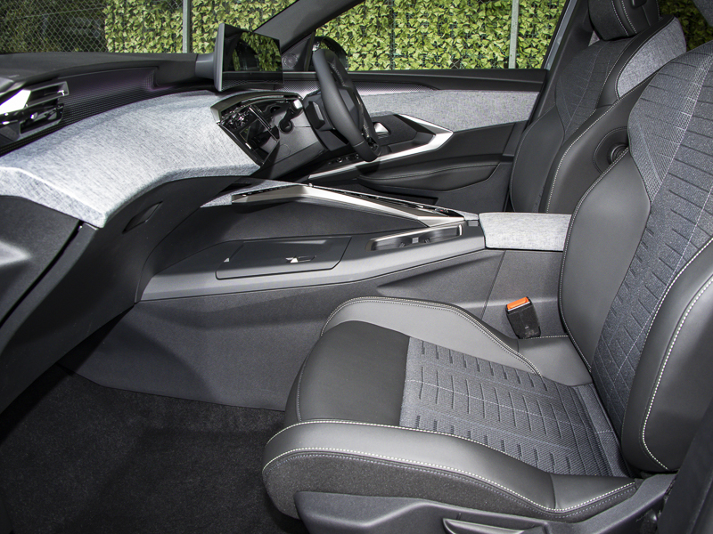 Peugeot 3008 157Kw Gt 73Kwh Grey #3