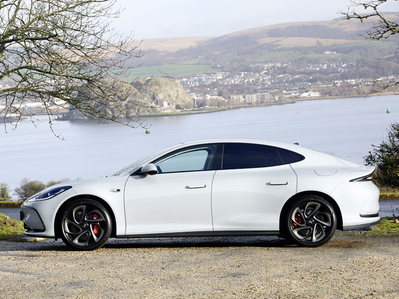 MG IM5 553Kw Performance 100Kwh White #4