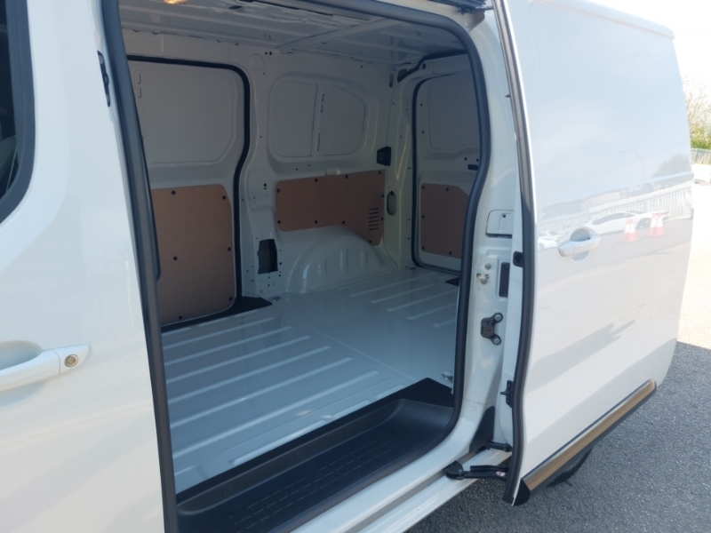 Vauxhall Vivaro 1.5 Turbo D 120 Pro H1 Van White #6