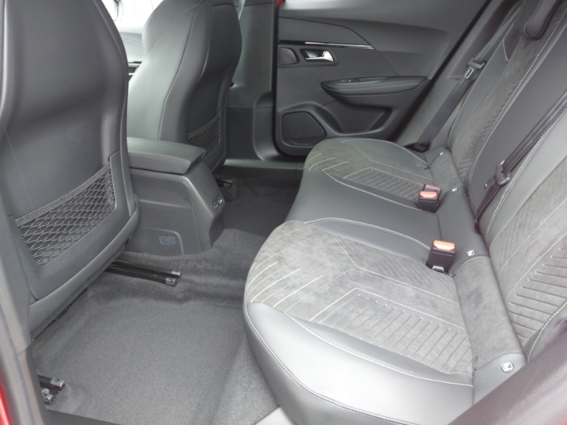 Peugeot 2008 1.2 Puretech 130 Gt Premium Eat8 Red #6