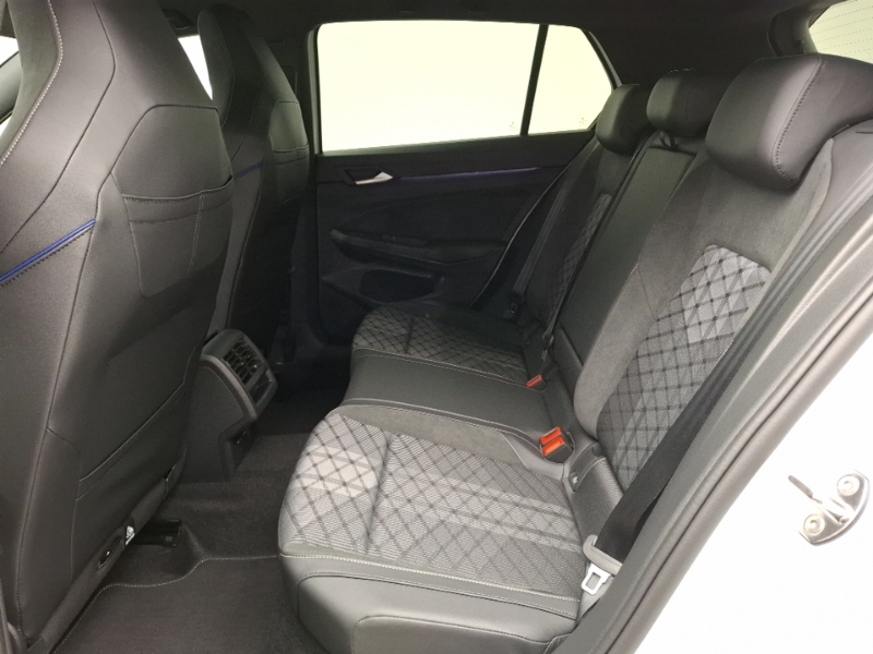 Volkswagen Golf 1.5 Tsi 150 Black Edition White #6
