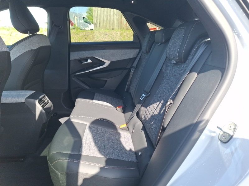 Peugeot 3008 157Kw Allure 73Kwh SD26XFB White #6
