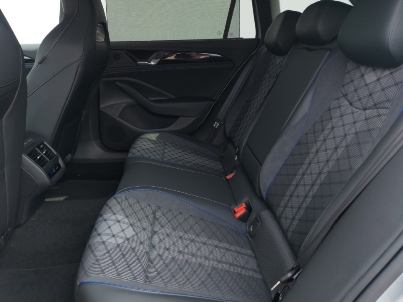 Volkswagen Passat 1.5 Etsi R-line Dsg  Silver #6