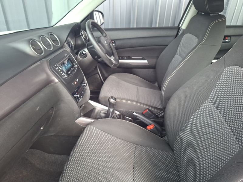 Suzuki Vitara 1.0 Boosterjet Sz4 KM19HEV White #5