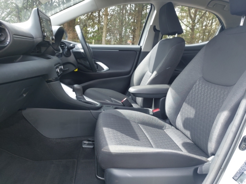 Toyota Yaris 1.5 Hybrid Icon Cvt BG23EHS White #5