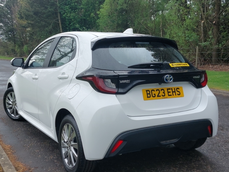 Toyota Yaris 1.5 Hybrid Icon Cvt BG23EHS White #2