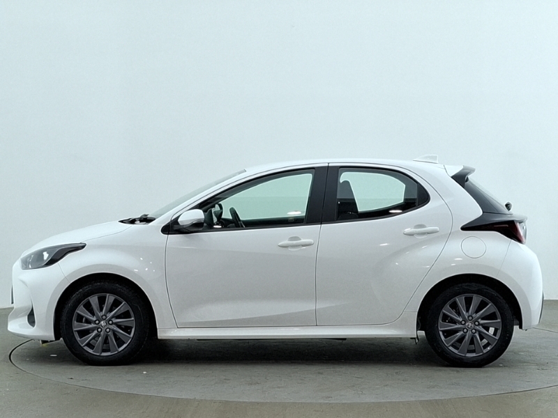 Toyota Yaris 1.5 Hybrid Icon Cvt DU73EJZ White #4