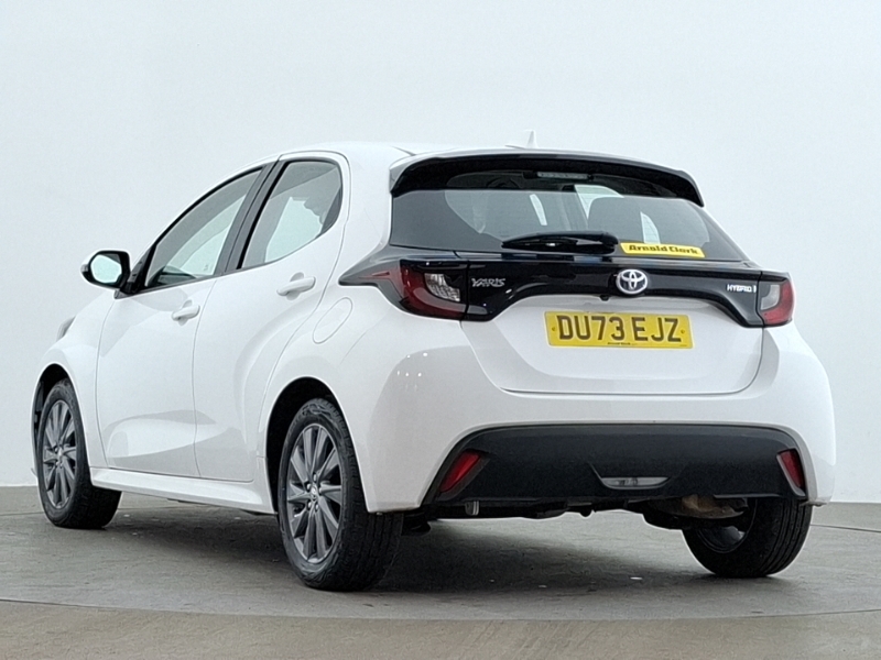 Toyota Yaris 1.5 Hybrid Icon Cvt DU73EJZ White #2