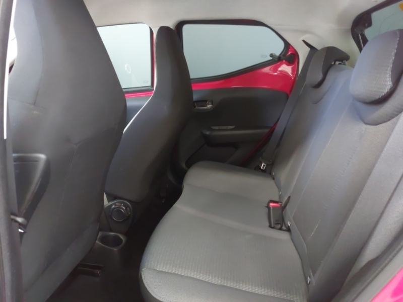 Toyota Aygo 1.0 Vvt-i X-trend Tss SA70TBU Red #6