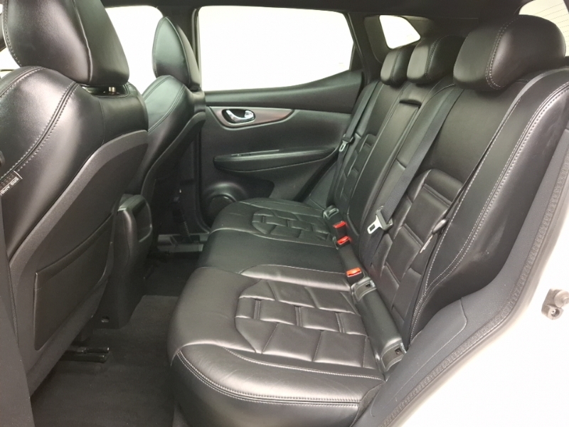 Nissan Qashqai 1.3 Dig-t Tekna BG68PZV White #6