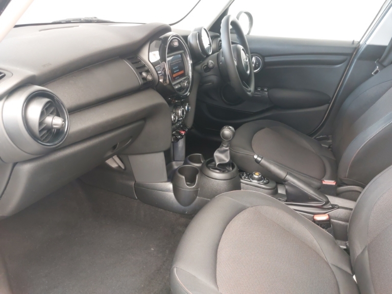 Mini Hatch 1.5 One Classic II Comfortnav Pack DN20MZU White #5