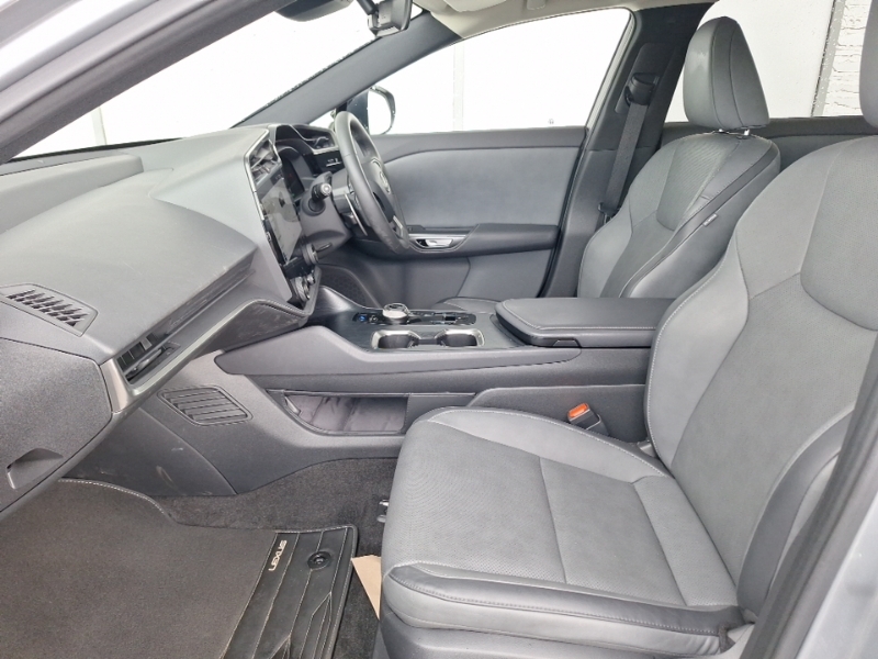 Lexus RZ 450E 230Kw Direct4 Premium 71 Kwh HN24USO Silver #5