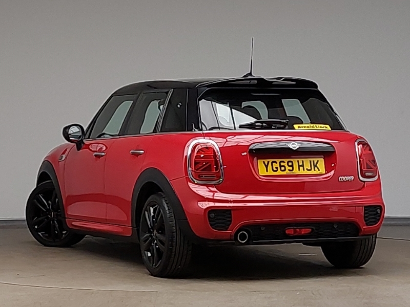 Mini Hatch 1.5 Cooper Sport II YG69HJK Red #2
