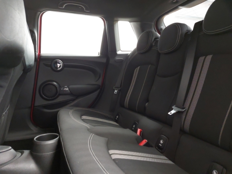 Mini Hatch 1.5 Cooper Sport II YG69HJK Red #6