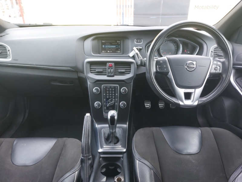 Volvo V40 D2 120 R Design SY67ORP Red #3