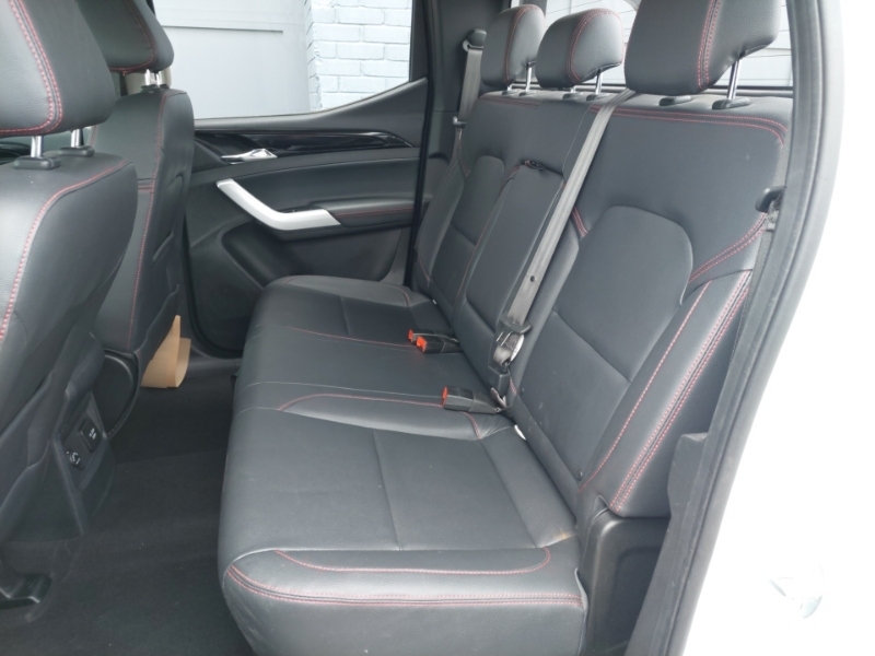 Maxus T90 Pickup White #6