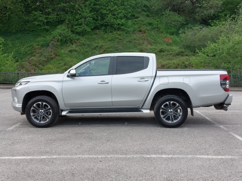 Mitsubishi L200 Double Cab Di-d 150 Barbarian 4Wd Silver #4