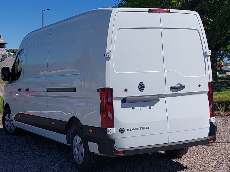 Renault Master Lm35 Blue Dci 150 Advance Medium Roof Van SD26LWW White #2