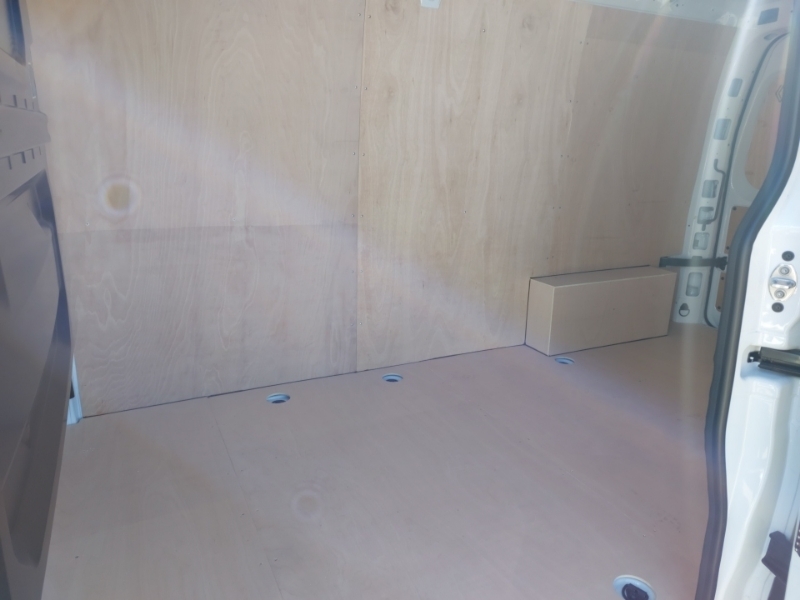 Renault Master Lm35 Blue Dci 150 Advance Medium Roof Van SD26LWW White #6