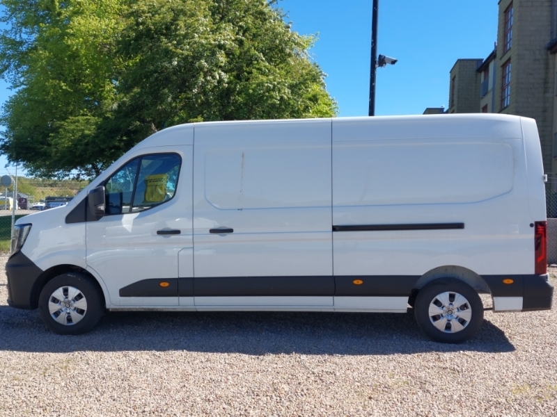 Renault Master Lm35 Blue Dci 150 Advance Medium Roof Van SD26LWP White #4