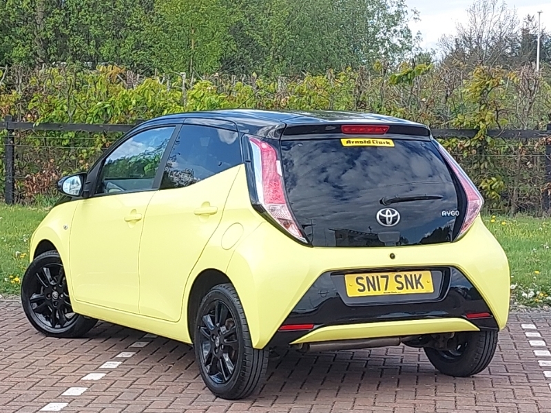 Toyota Aygo 1.0 Vvt-i X-cite 3 SN17SNK Yellow #2