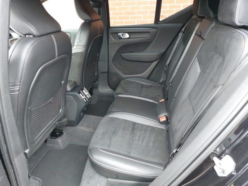 Volvo XC40 2.0 B4p R Design SG71OJL Black #6