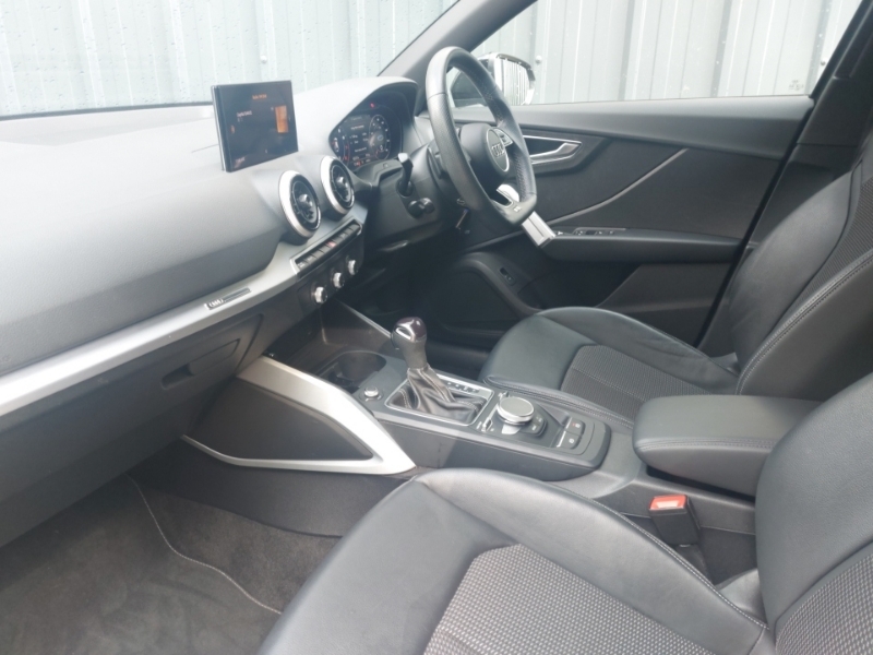 Audi Q2 35 Tfsi Black Edition S Tronic VK72ENC Grey #5