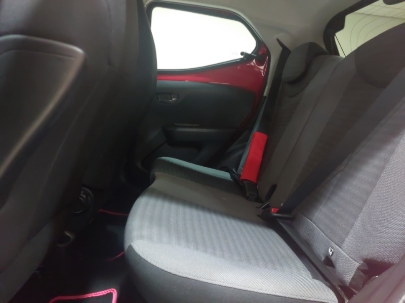 Toyota Aygo 1.0 Vvt-i X-trend MA69VGL Red #6