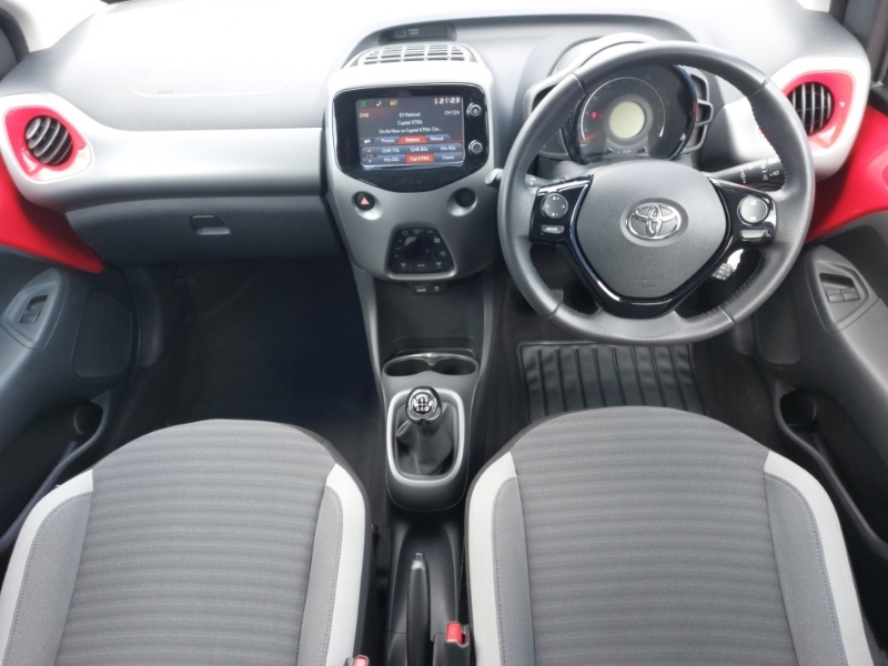 Toyota Aygo 1.0 Vvt-i X-plore DK68TFO Red #3